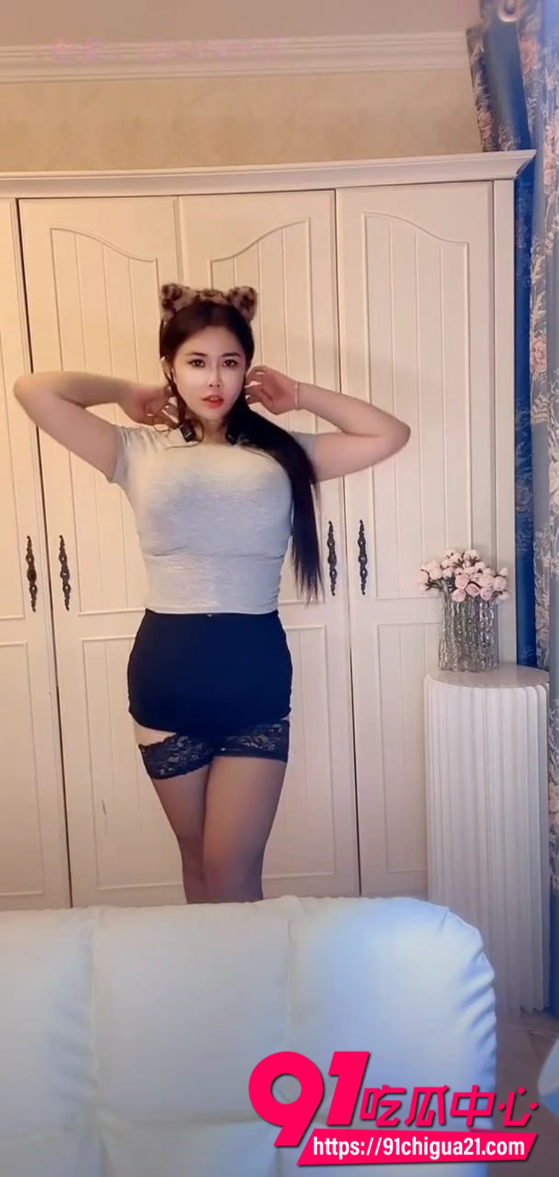极品女神卡卡宝贝热辣骚舞视频 扭腰摆臀黑丝美腿曲线撩人让人血脉喷张