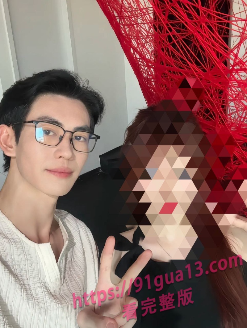 全网300万粉coser瑶兔叽性瘾丑闻 男女通吃狂欢视频流出 配图12