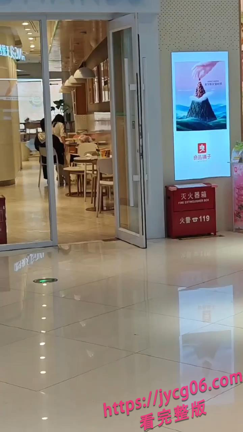 湖南长沙宁乡商场现饥渴情侣！蛋糕店内放肆开干不顾他人眼光！ 配图2