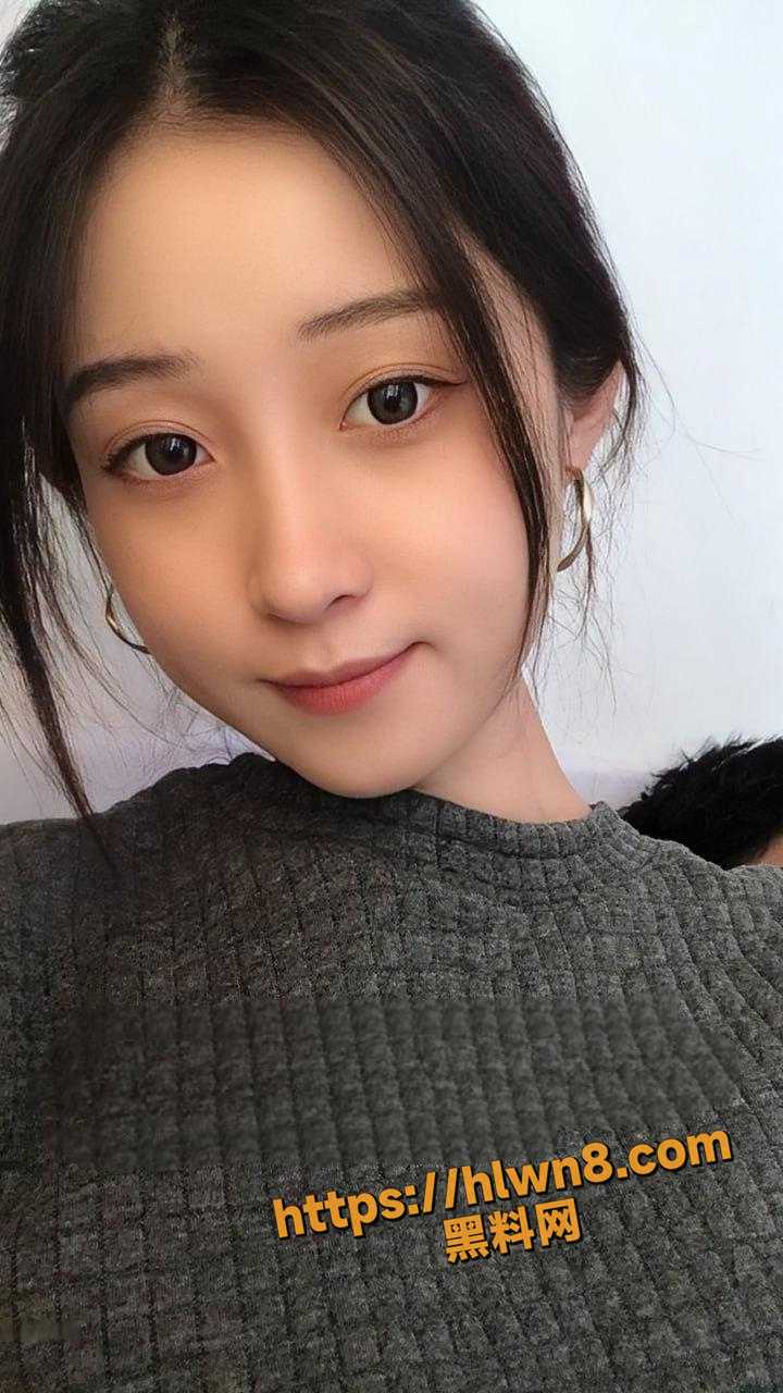 校花也是花 是花就需要被滋润 山西太原师范大学甜美的校花 女上位在男友肚皮前后摇曳的视频被曝出！