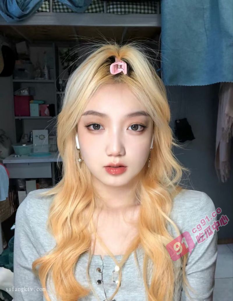 我和我的网红美妆女友~金发小骚货爱叫爸爸 操的时候极其闷骚~