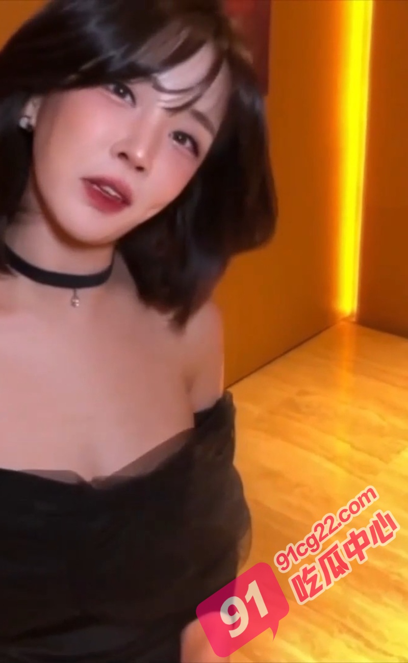 小美妞玩角色扮演遭SM 酒店狗链调教视频流出 情趣内衣诱惑 你可真是个听话的小狗 配图3