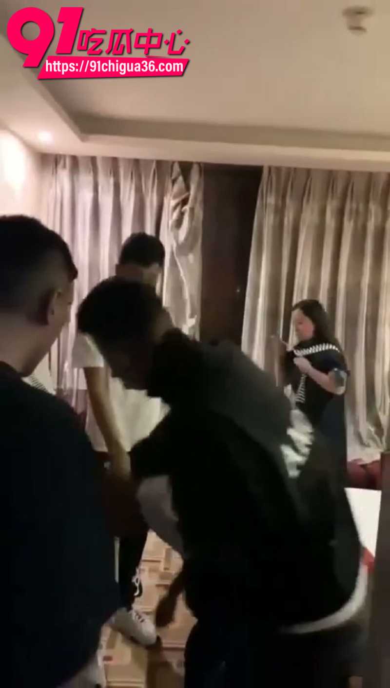 已婚少妇520出轨偷情被老公抓奸暴打5