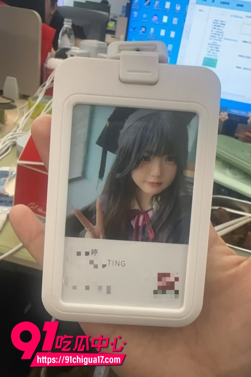 郑州母狗夏楠婷调教第二弹过年期间让她全裸取快递1