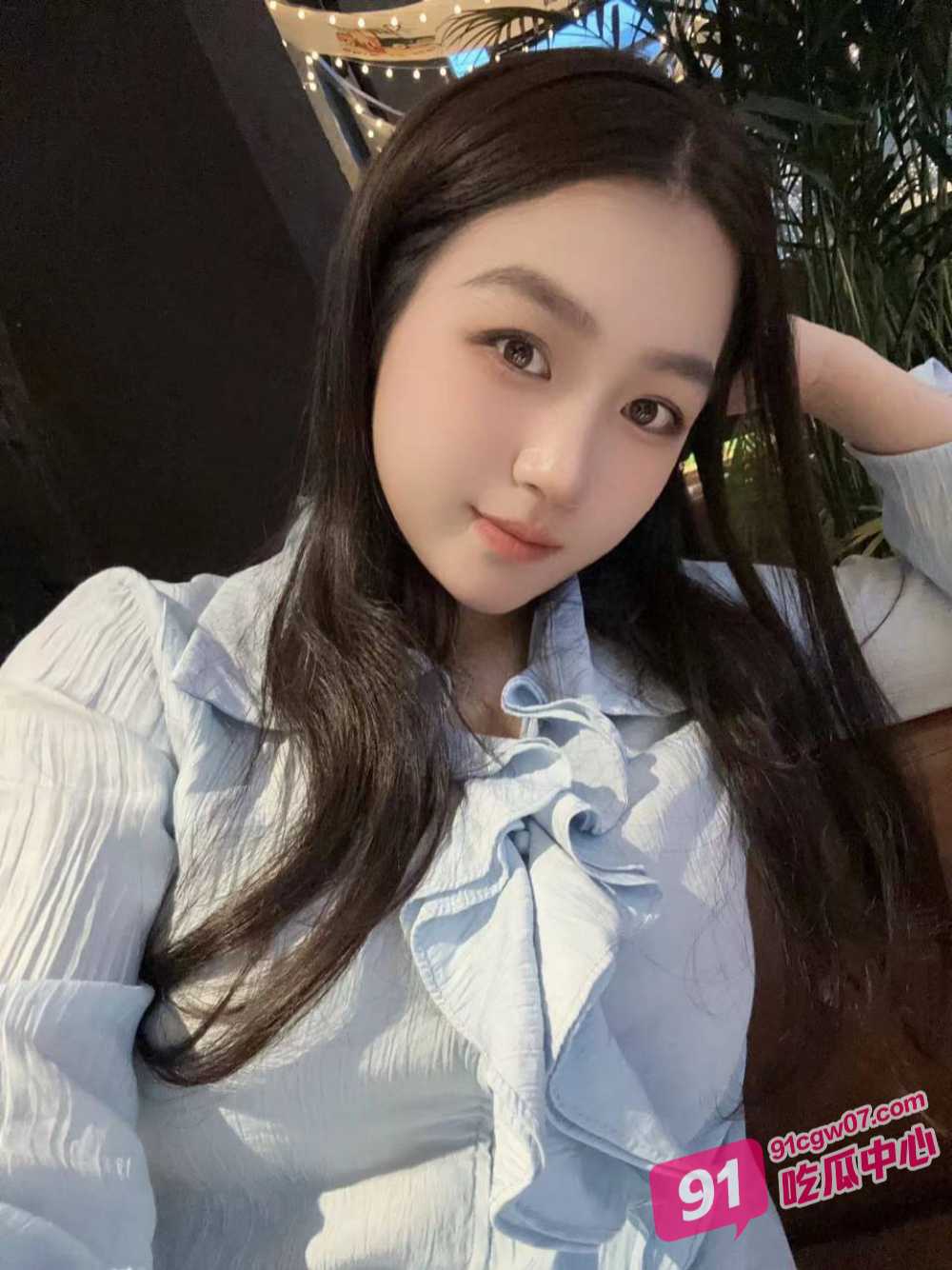 福州初中女老师 马丽娟 反差感爆棚在家中与光头情人口爆做爱啪啪～ 配图2