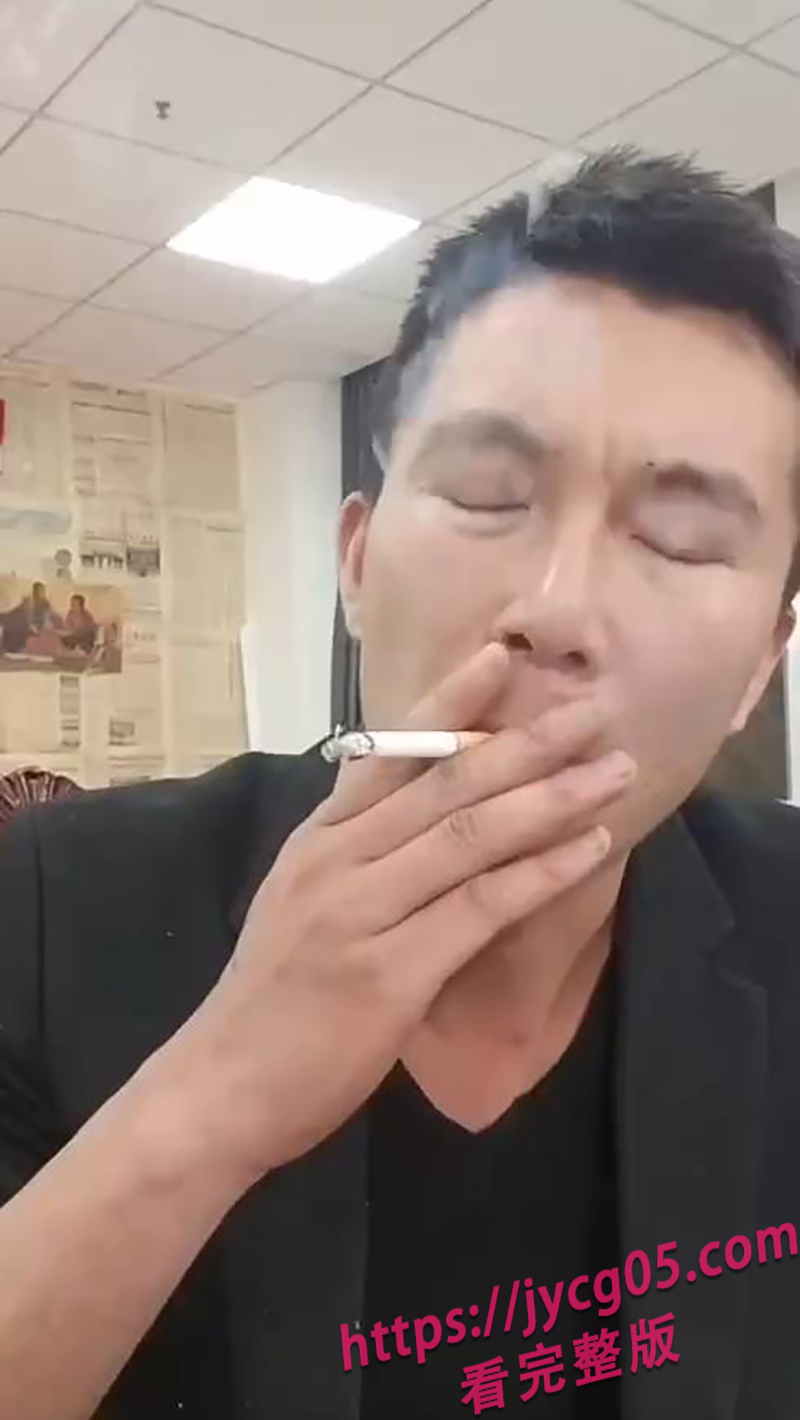 鞭炮塞进嘴里炸出血！低俗整活新下限！ 配图