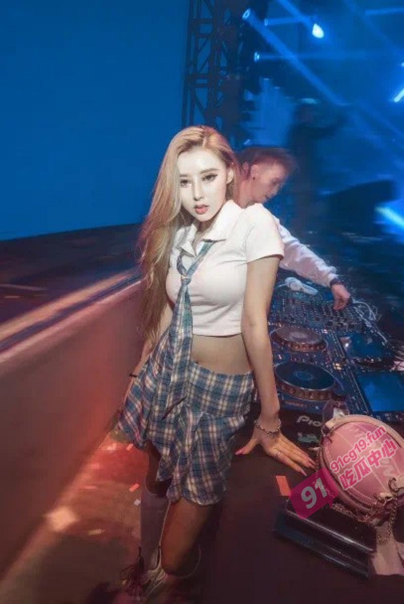 成都高颜值反差女dj艾米～DJ台上火辣至极 台下魅惑力拉满！