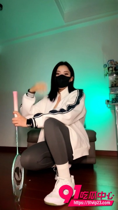 博主御清足控调教视频 运动后酸臭棉袜闷臭运动鞋当口罩 变吸边被臭丝袜搓着鸡巴!