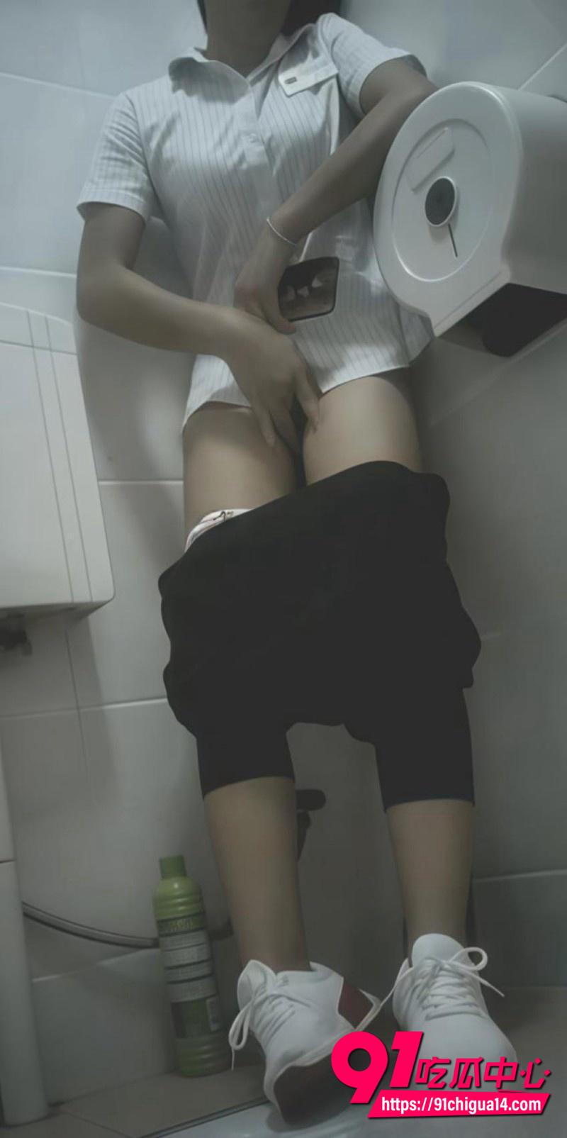 大神厕所偷拍美女自慰视频4