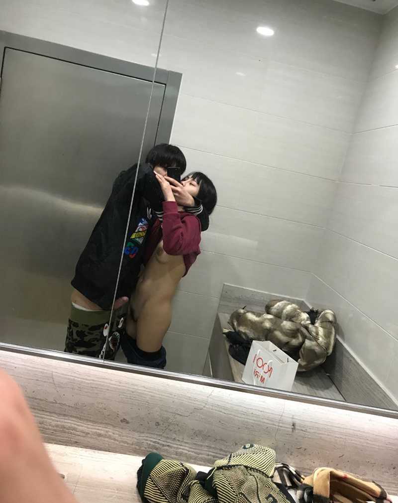 江苏情侣公共卫生间的激情时刻 在一次次的猛烈撞击下迷失自我！ 配图8