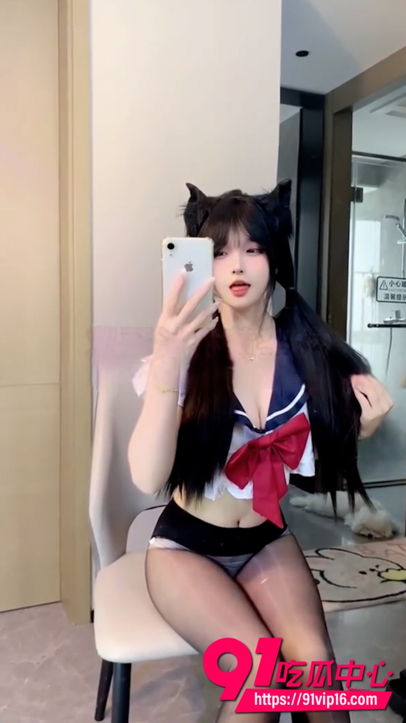 抖音5.6W粉丝女网红小七身穿情趣JK定制骚舞福利5 抖音5.6W粉丝女网红小七身穿情趣JK定制骚舞福利5
