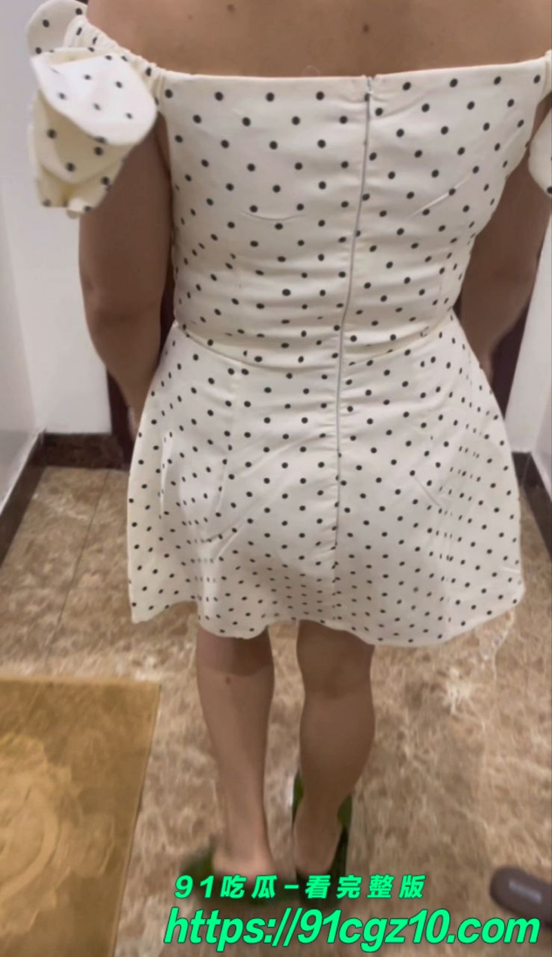 偷看小姨洗澡1.jpg
