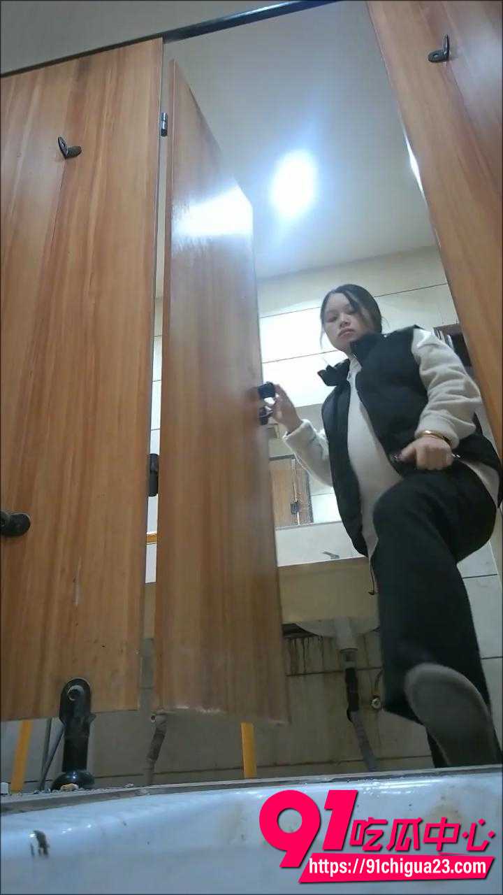 办公楼女厕偷拍2K高清3