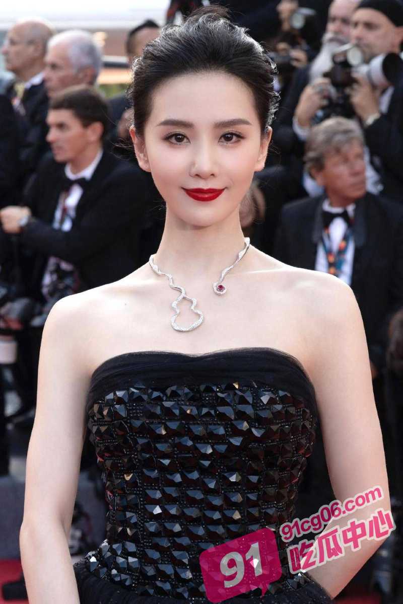 女神刘诗诗私密视频泄漏～白丝长袜沙发上嗨玩 没想到你是这样的女神