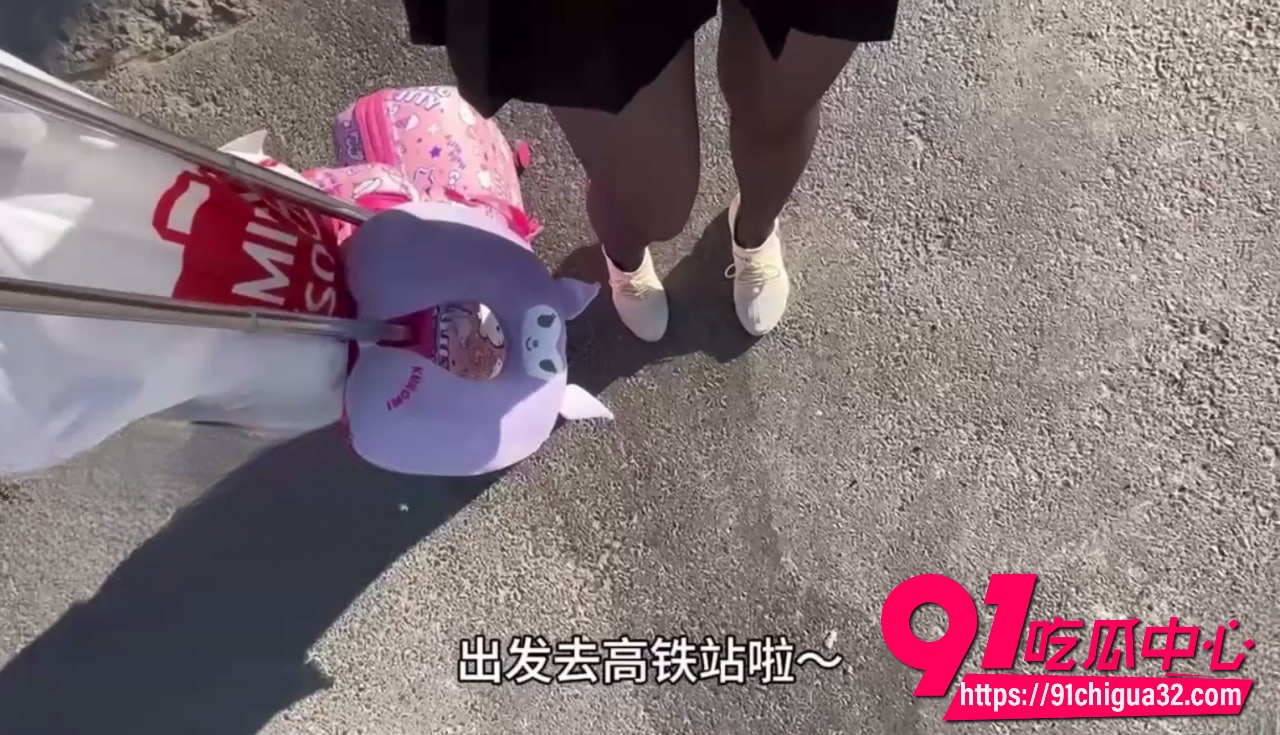 推特骚鸡洛洛幻想屋黑丝空姐制服诱惑 在线献身土豪金主 张开双腿被暴力开垦到泥泞！
