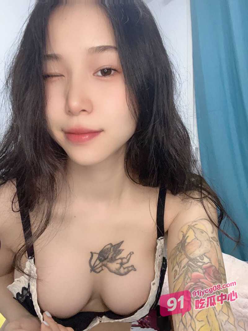 长沙花臂学生妹黄立瑶 自拍露点视频泄露 这奶子坚挺饱满得想嗦一口!