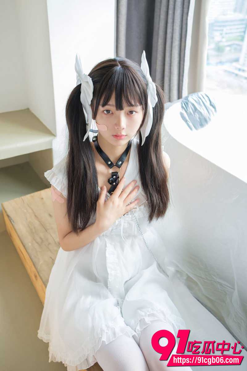 顶级反差萝莉赤西夜夜 cos初音少女 露脸露点写真视图流出 全裸换装诱惑至极 白丝足控福音!