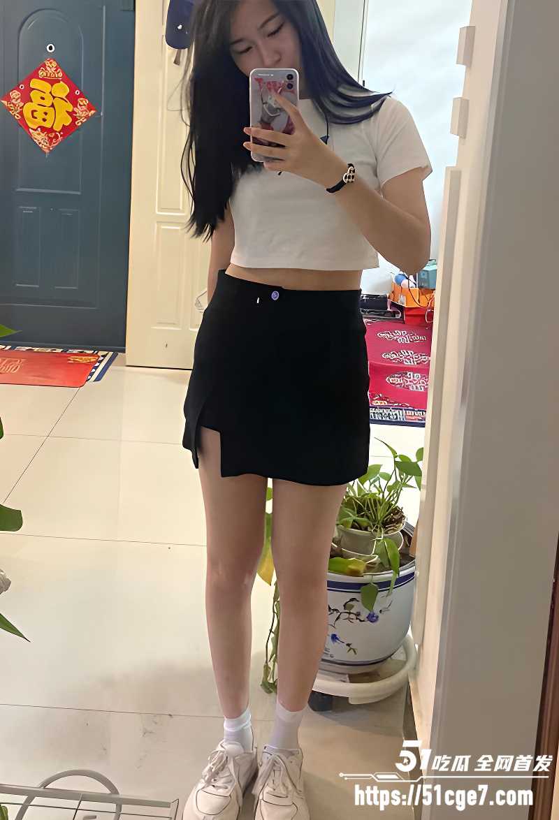 西安清纯长发白衣妹刘露露不雅视频曝光 1