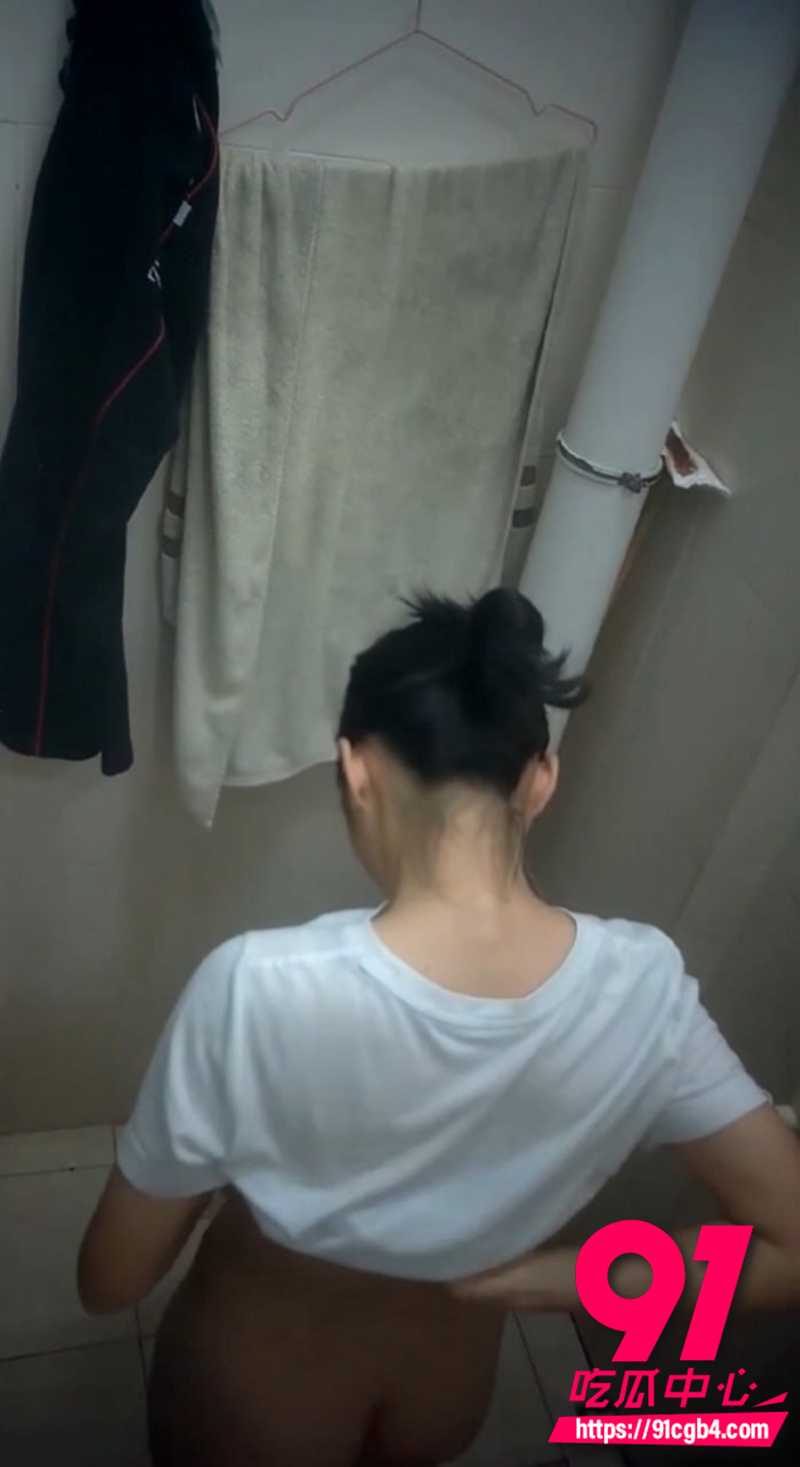 最新洗澡偷拍 1