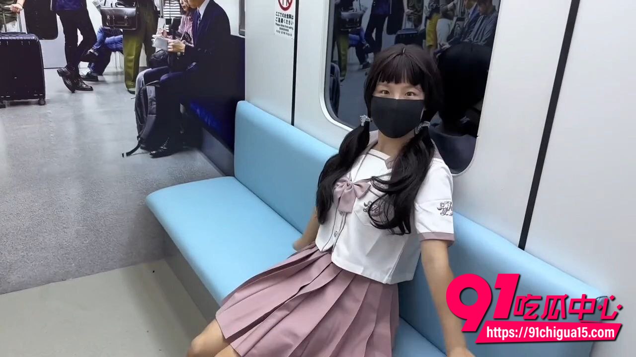 樱花小猫地铁抠穴视频1