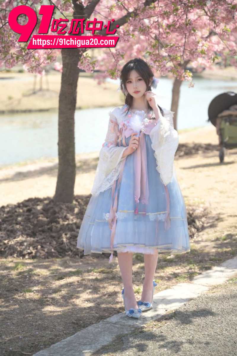 B站女网红若若不男定制福利合集2
