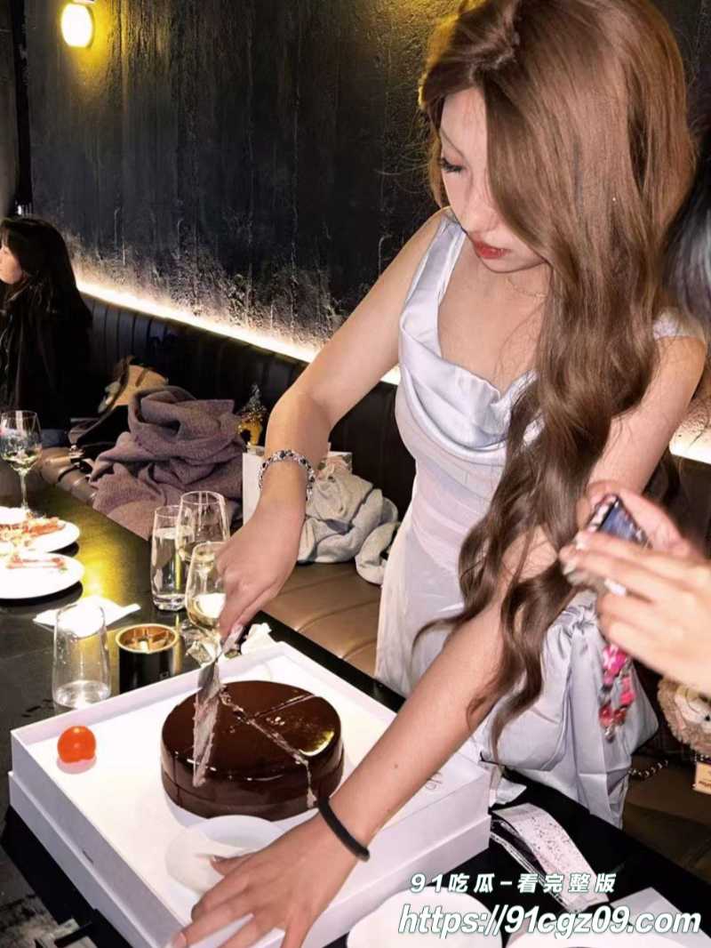 抖音女网红oooo3定制自慰福利5素材水印版