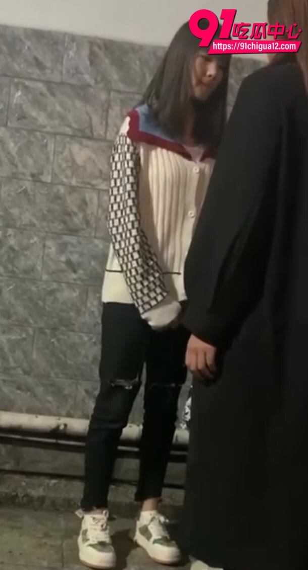 高中少女巷子惨遭围殴7