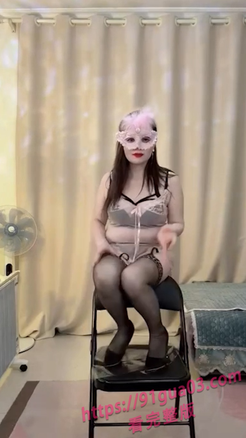 快手熟女星儿私拍合集 大尺度自慰全程湿到呻吟 配图3